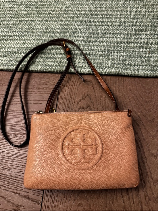 Tory Burch Handbags - Tory Burch Pebbled Leather Crossbody in Tan Brown